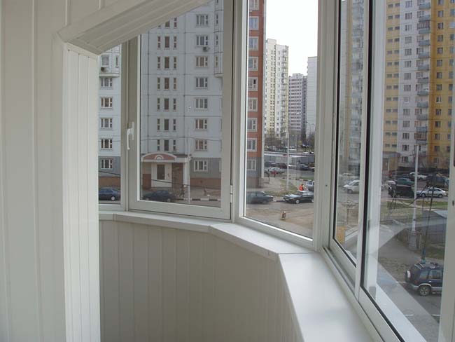 Закругленное радиусное остекление полукруглого балкона и лоджии Щербинка