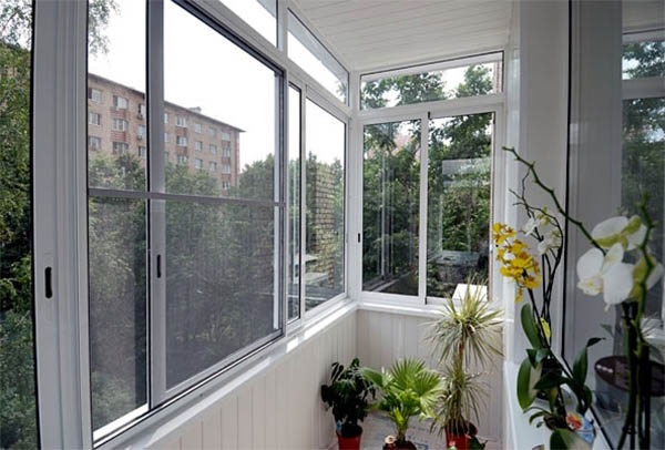 Недорогое остекление балконов и лоджий алюминиевым профилем от производителя окон Щербинка