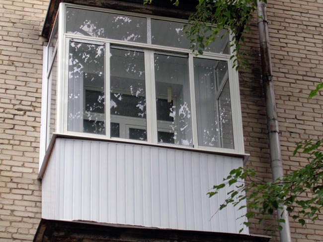 Сколько стоит застеклить балкон в хрущевке - низкие цены Щербинка